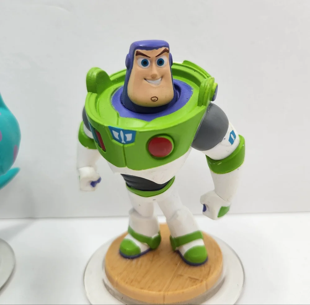 Disney Infinity 1.0 2.0 Lot Of 6 Characters  and Extras